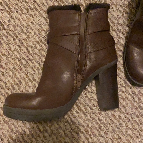 Boots - Picture 6 of 7